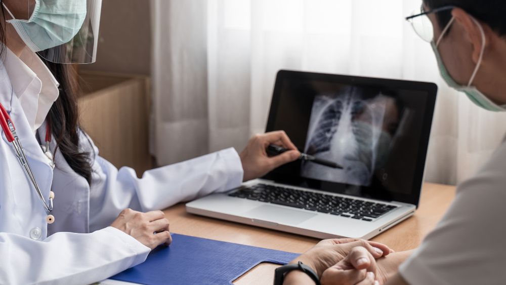 Patient Consulting A Lung Specialist In Clinic - DR TARUN BAID Blog